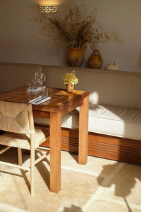 Inspiration : espace chaleureux aux matières naturelles et mobilier en bois